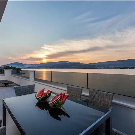 Villa Luxury Seafront Traù