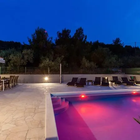 Villa Luxury Seafront *